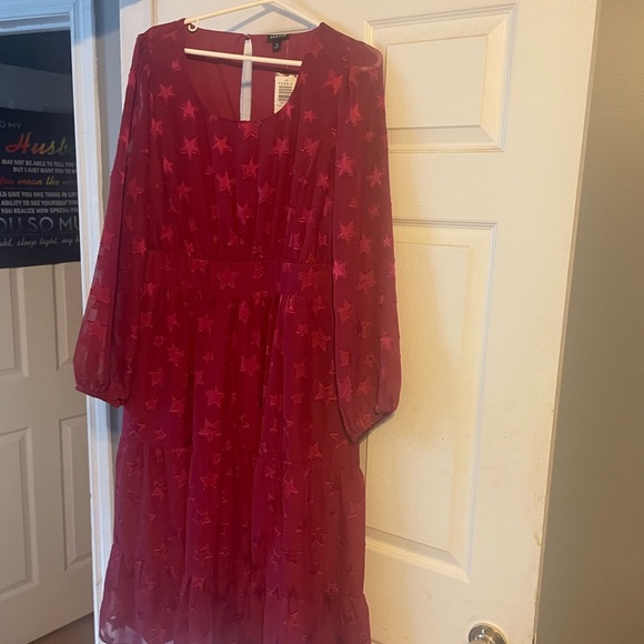 π π Midi Clip Dot Star Chiffon Tiered Dress 0 NWT Torrid New Burgundy - Picture 2 of 6